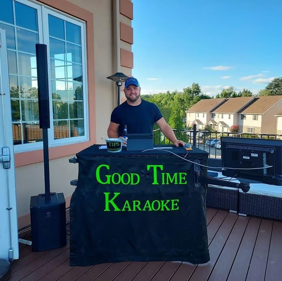 Featured image for “Karaoke Returns to Vitos’ Lounge on Thursdays (Plus… a full Lake Anna karaoke roundup!)”