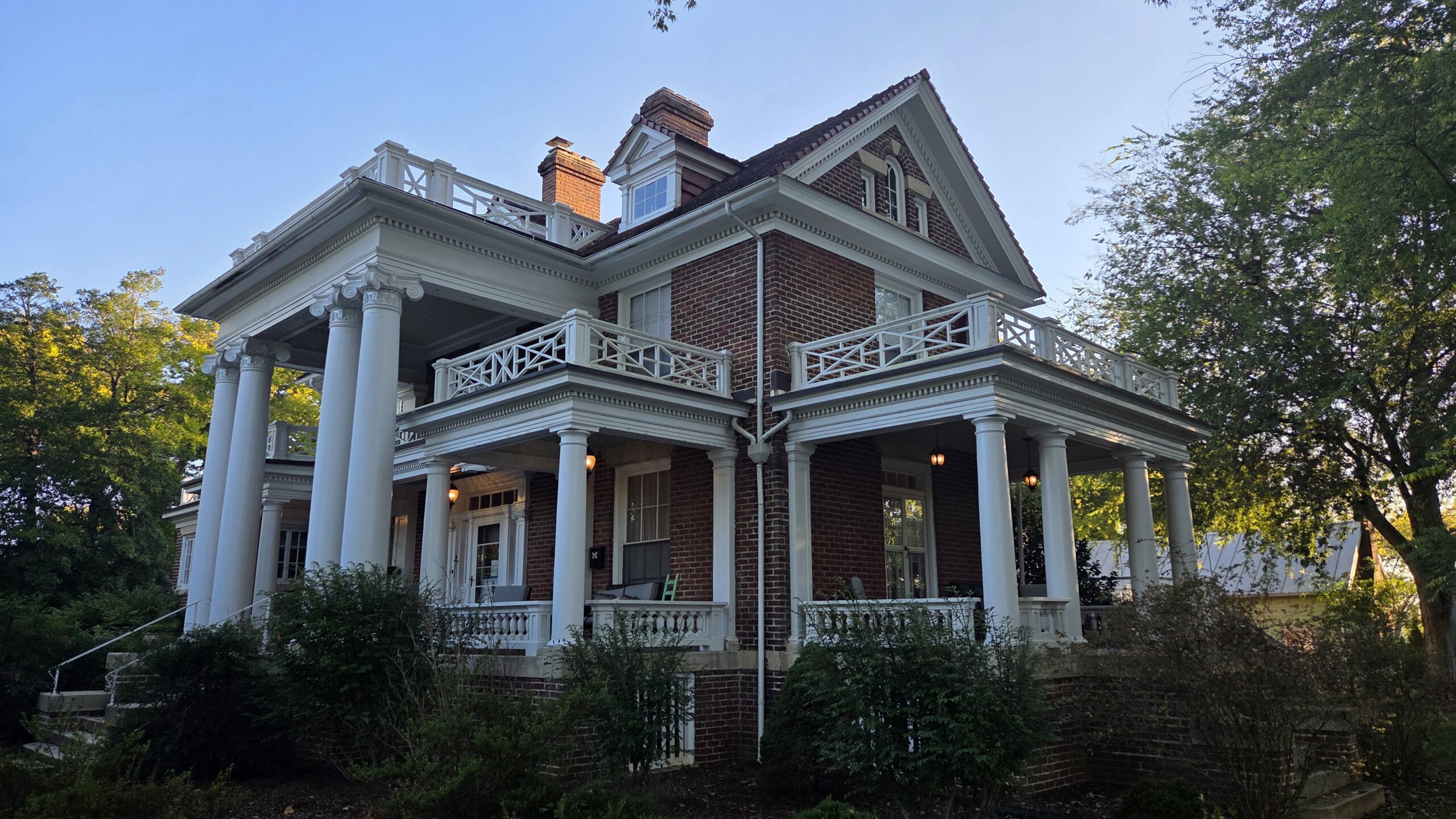 Featured image for “Step Into History & Hospitality at the Boxley Place Inn”