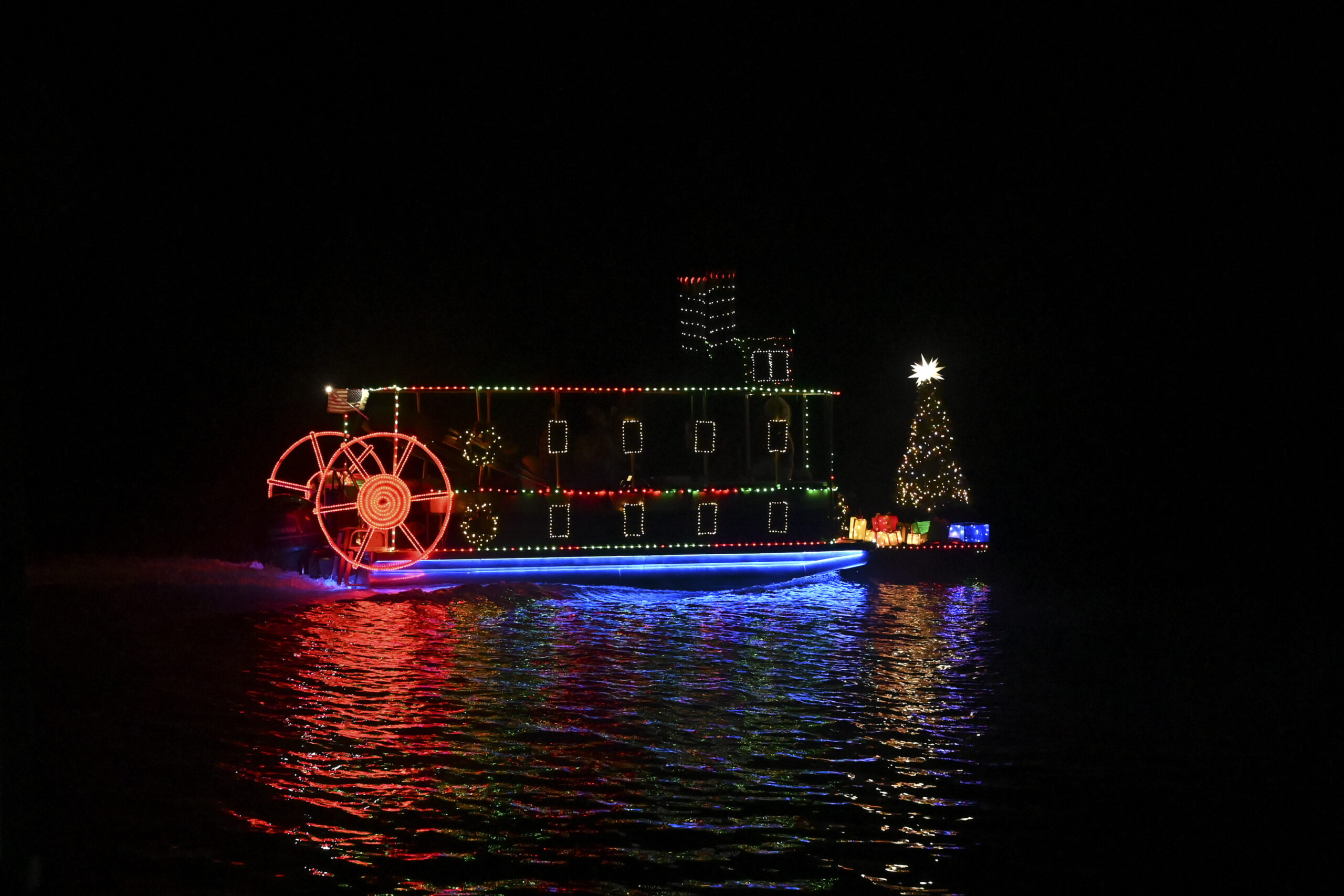 Featured image for “[Photos] 2026 Lighted Boat Parade”